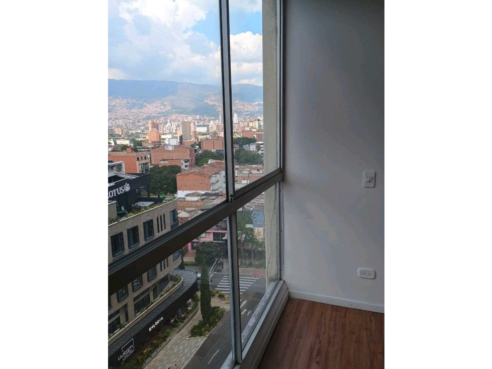 VENDO APARTAESTUDIO EN LAUERELES, PRIMER PARQUE CON VISTA PANORAMICA — foto 2