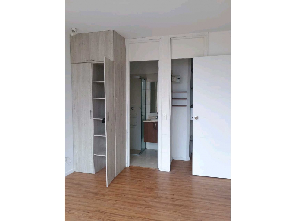 VENDO APARTAESTUDIO EN LAUERELES, PRIMER PARQUE CON VISTA PANORAMICA — foto 4