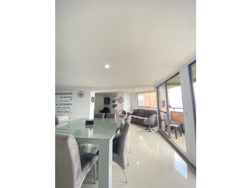 VENDO APARTAMENTO 160m2 SABANETA AVES MARIA EXCELENTE VISTA