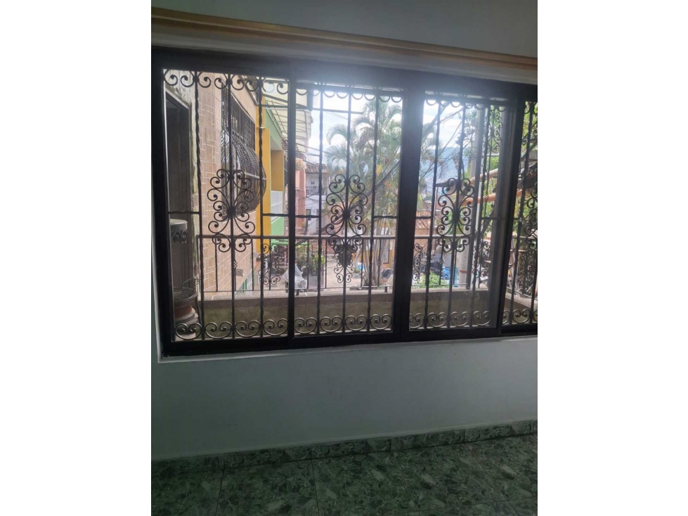 VENDO APARTAMENTO 2DO PISO EN BUENOS AIRES MEDELLÍN — foto 4