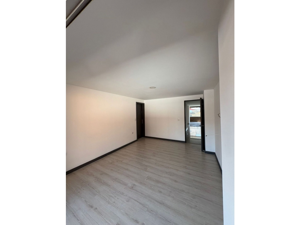 Vendo apartamento calasanz parte baja, patio grande, garaje — foto 6