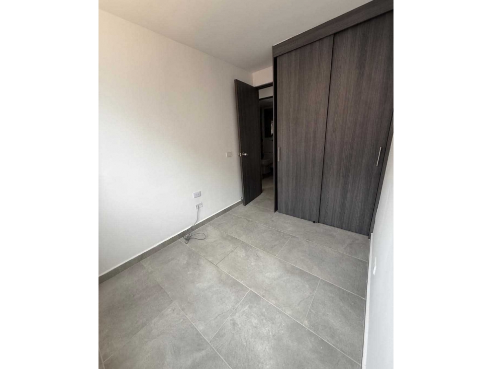 Vendo Apartamento cerca al centro comercial parques Fabricato. — foto 2