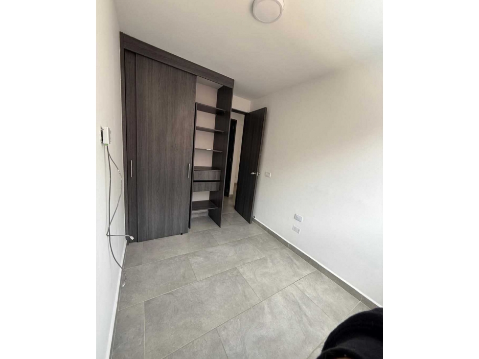 Vendo Apartamento cerca al centro comercial parques Fabricato. — foto 3
