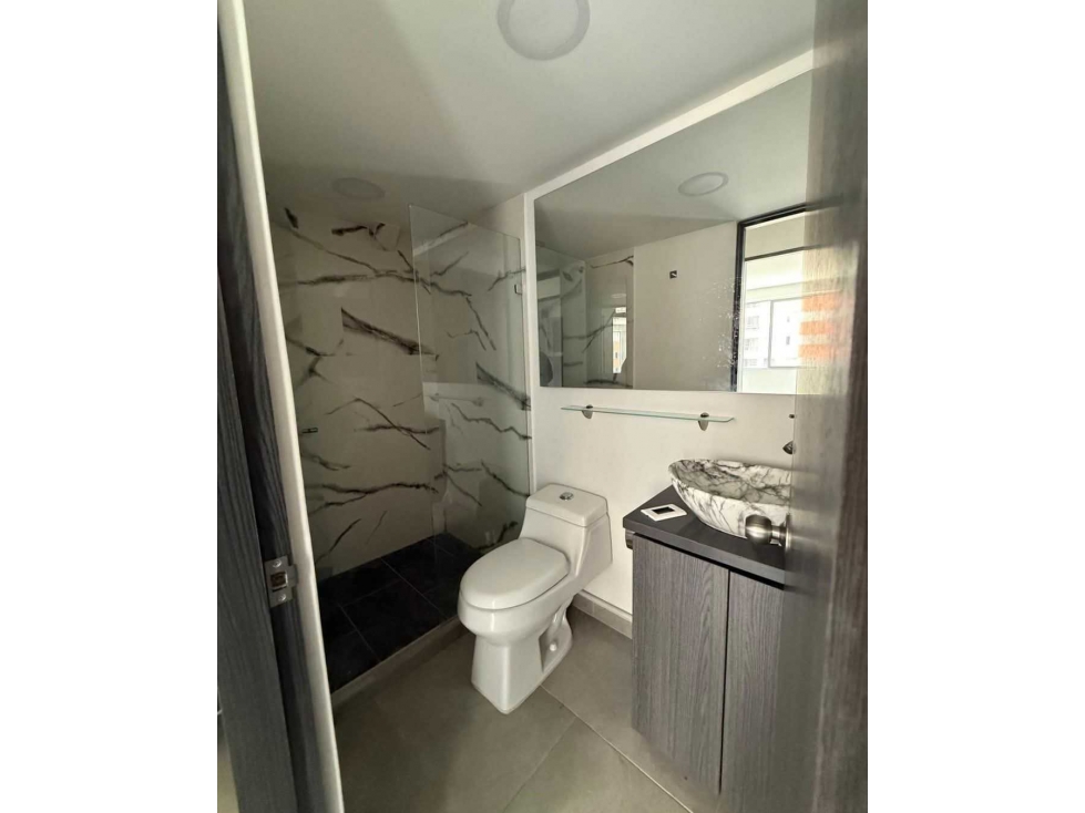 Vendo Apartamento cerca al centro comercial parques Fabricato. — foto 4
