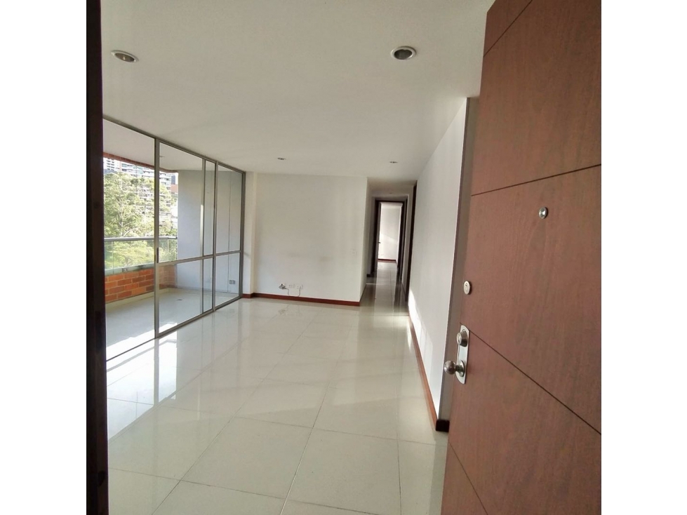 VENDO APARTAMENTO CON COLEGA EN ENVIGADO LOMA DEL CHOCHO — foto 2