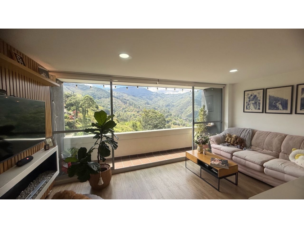 VENDO APARTAMENTO CON HERMOSA VISTA EN SABANETA