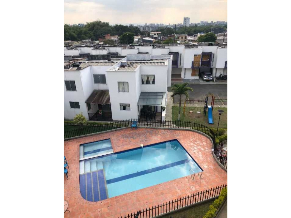 Vendo apartamento con parqueadero cubierto