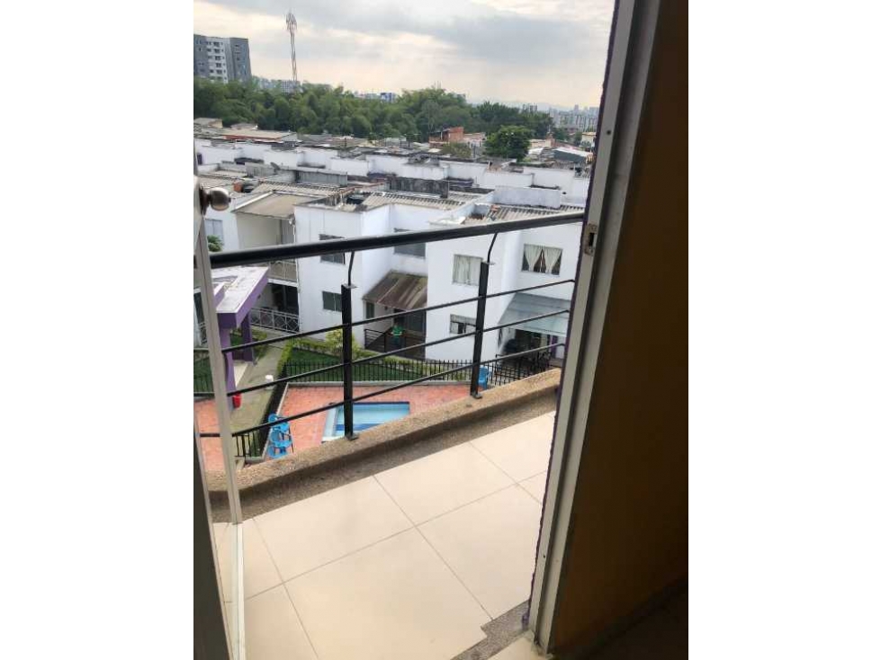 Vendo apartamento con parqueadero cubierto — foto 2