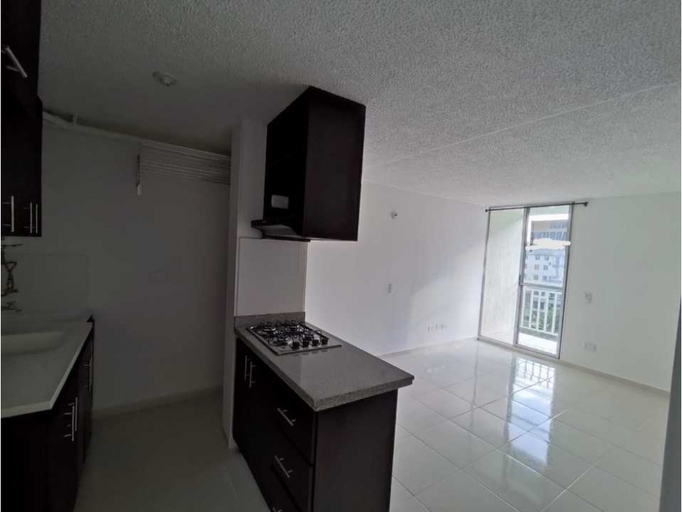Oportunidad apartamento con parqueadero y cuarto útil en sótano — foto 3