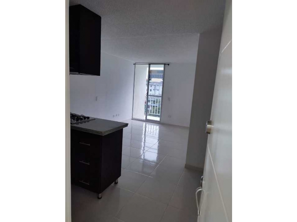 Oportunidad apartamento con parqueadero y cuarto útil en sótano — foto 2
