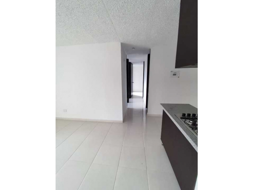 Oportunidad apartamento con parqueadero y cuarto útil en sótano — foto 4