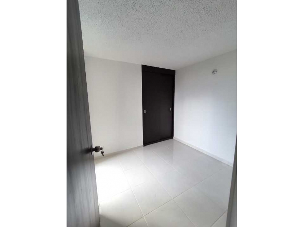Oportunidad apartamento con parqueadero y cuarto útil en sótano — foto 5