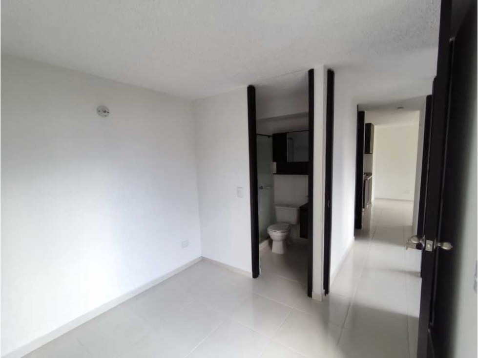 Oportunidad apartamento con parqueadero y cuarto útil en sótano — foto 6