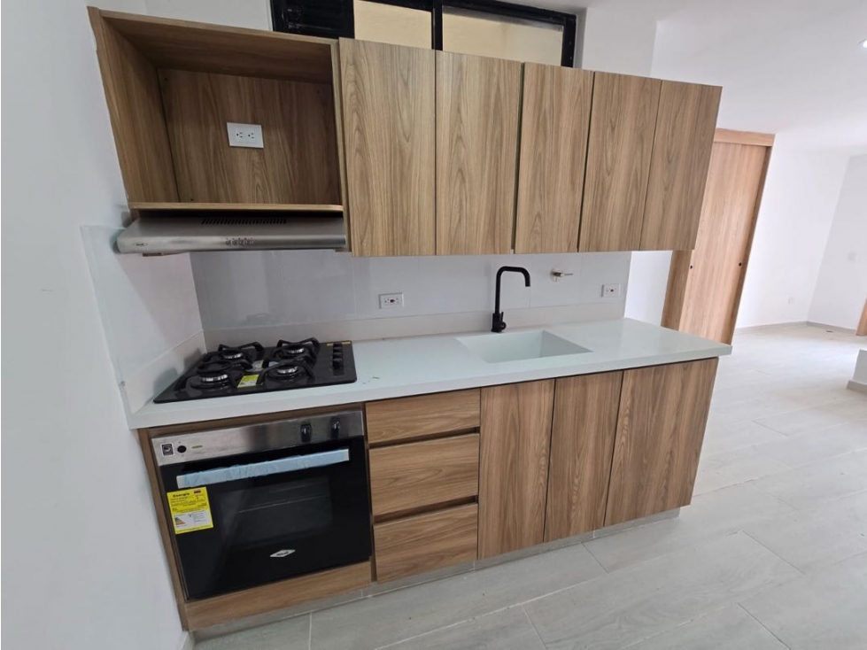 VENDO APARTAMENTO CON VISTA AL PARQUE PRINCIPAL DE GUATAPE — foto 6