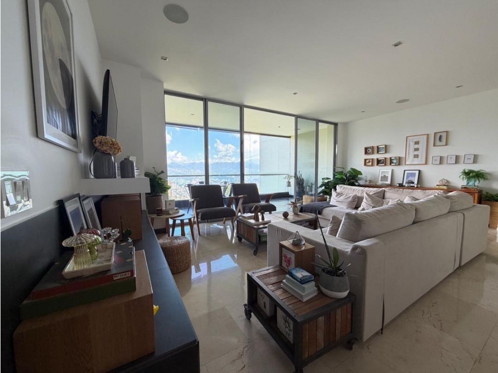 VENDO APARTAMENTO CON VISTA EN EL POBLADO