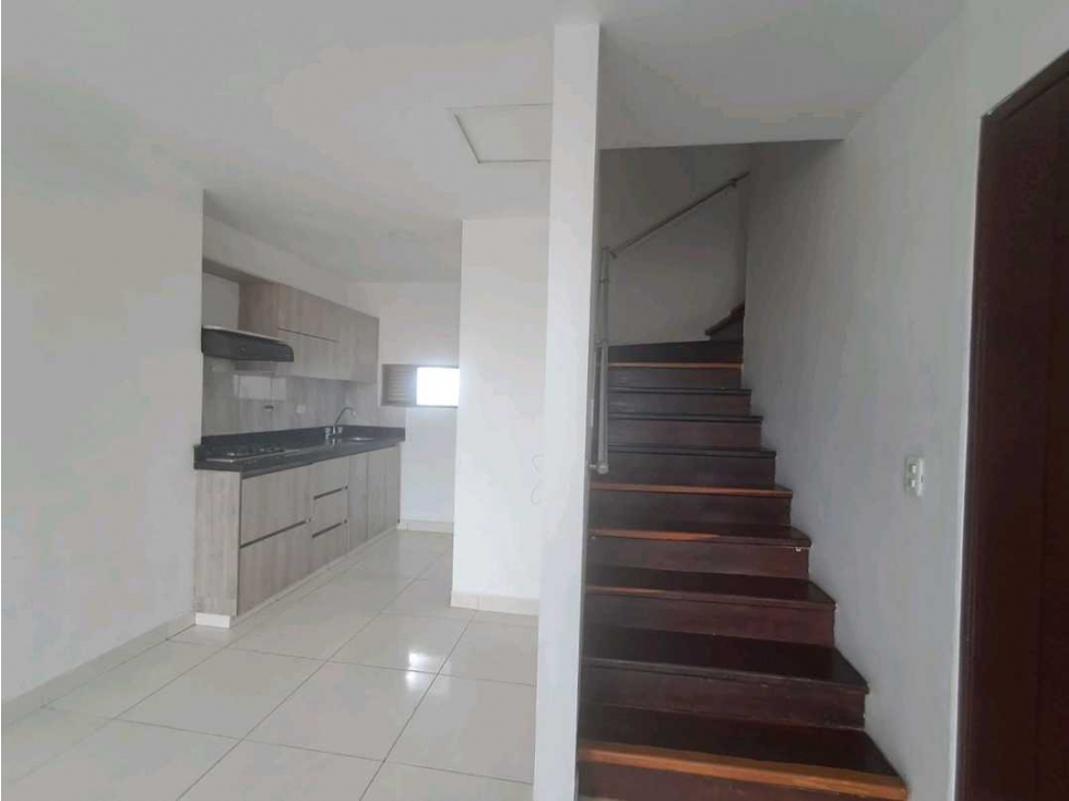 VENDO APARTAMENTO DUPLEX EN BARRIO CRISTOBAL IDEAL PARA INVESION — foto 3