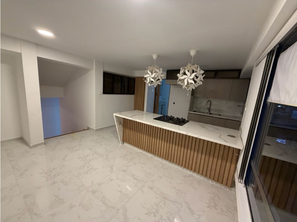 VENDO APARTAMENTO DUPLEX REMODELADO ENELPOBLADO SAN LUCAS