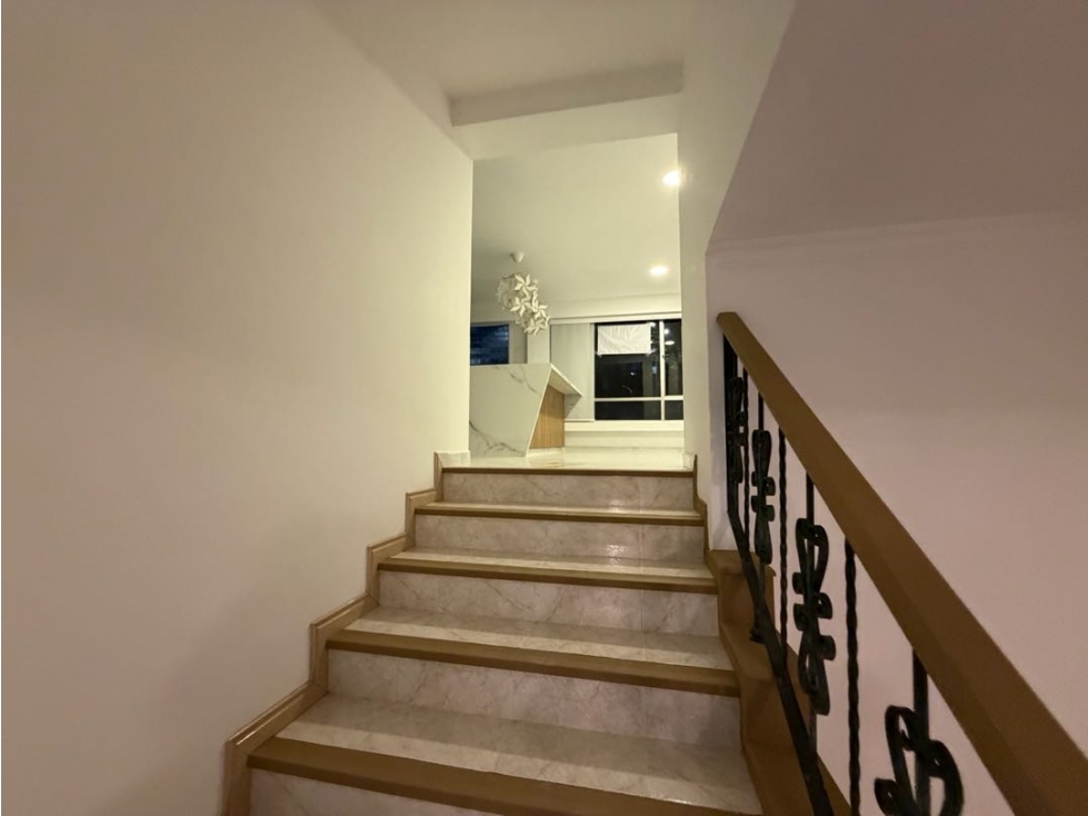 VENDO APARTAMENTO DUPLEX REMODELADO ENELPOBLADO SAN LUCAS — foto 3