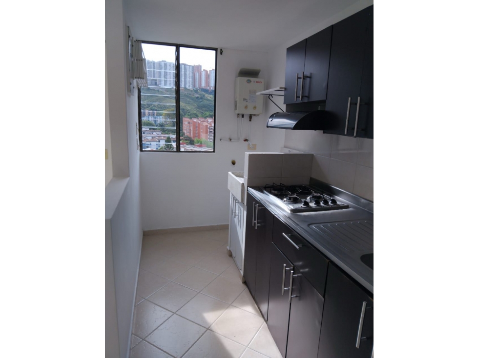 VENDO APARTAMENTO EN CALASANZ PARTE BAJA CON PARQUEADERO Y CUARTO UTIL
