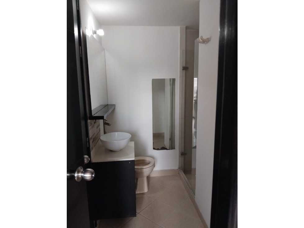 VENDO APARTAMENTO EN CALASANZ PARTE BAJA CON PARQUEADERO Y CUARTO UTIL — foto 3