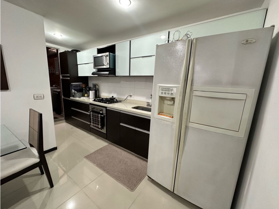 Vendo Apartamento en Ciudad del Río, Balcón Amplio en Unidad Completa — foto 3
