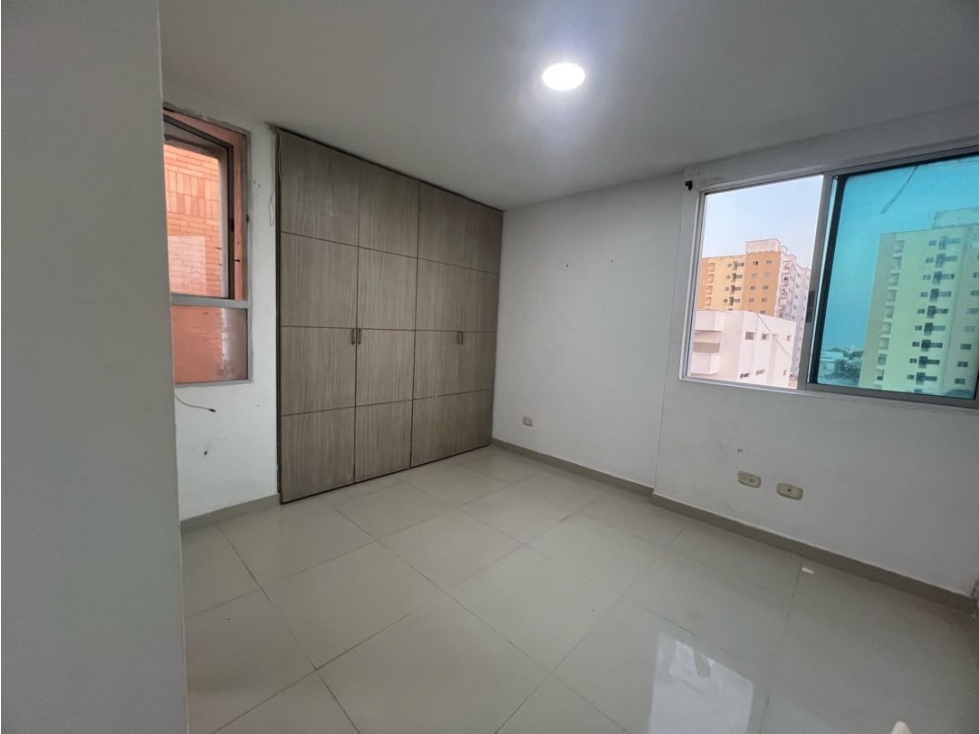 Vendo apartamento en ciudad jardín frente a la litoral — foto 2
