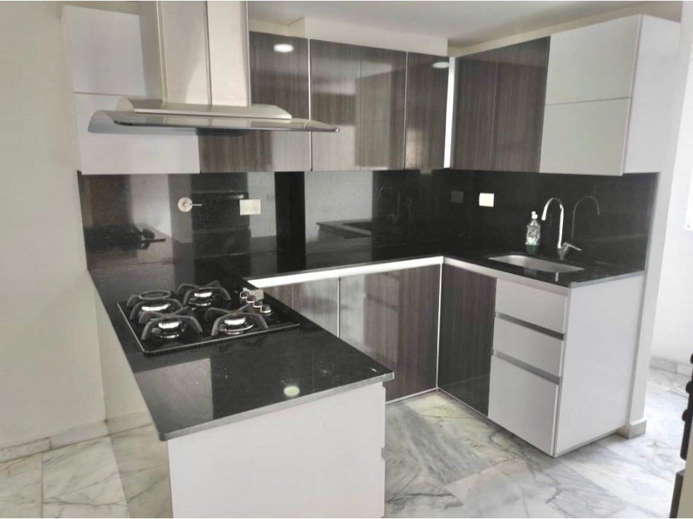 Vendo apartamento en Conquistadores CON COLEGA