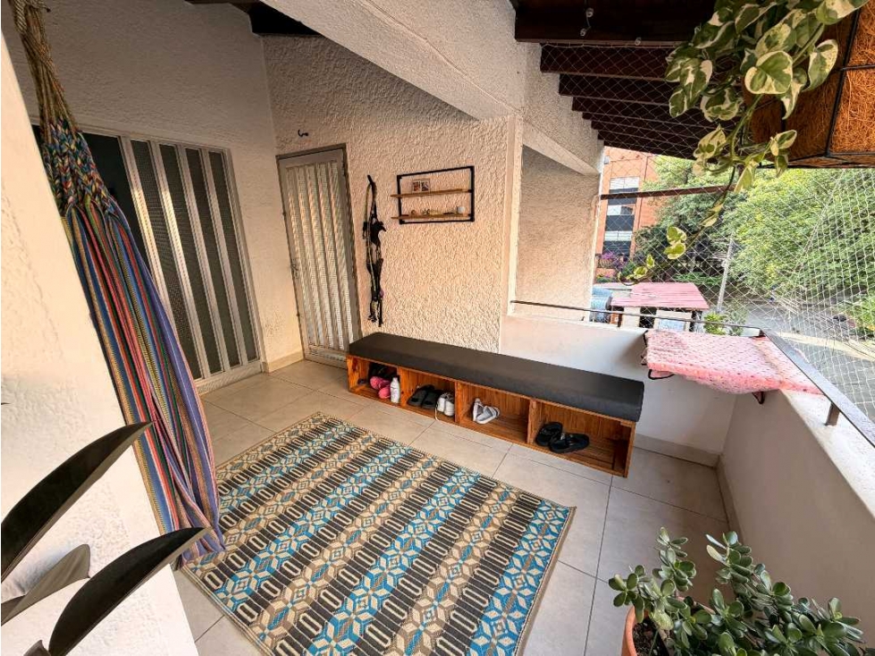 VENDO APARTAMENTO EN CONQUISTADORES TERCERO POR ESCALAS