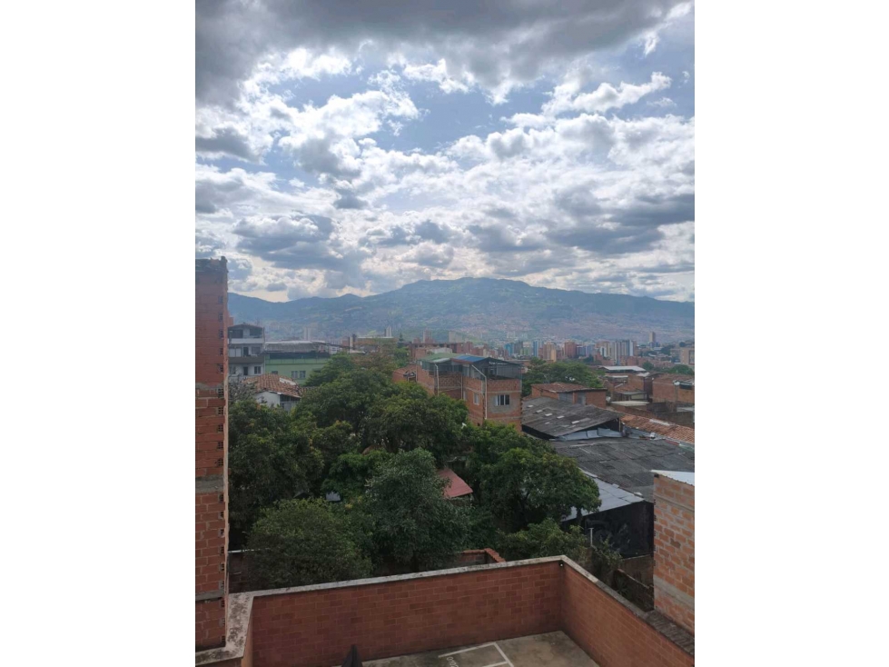 VENDO APARTAMENTO EN PH SIN BALCÓN CON VISTA Buenos Aires-Medellin
