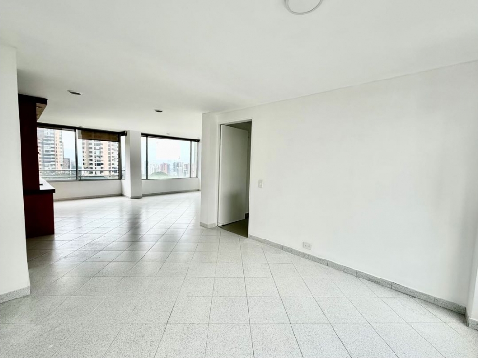 Vendo apartamento en El Poblado, sector Los Balsos x La 34