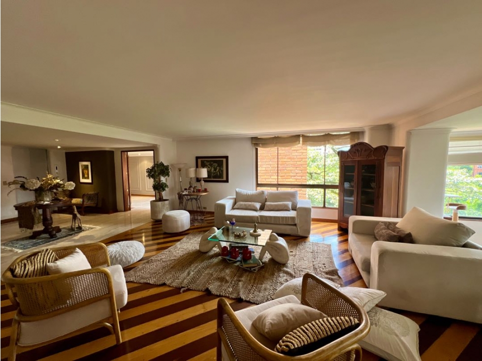 VENDO APARTAMENTO EN EL POBLADO LA VISITACION IDEAL PARA REMODELAR