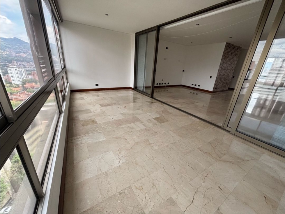 VENDO APARTAMENTO EN EL POBLADO LA TOMATERA CERCA MILLA DE ORO
