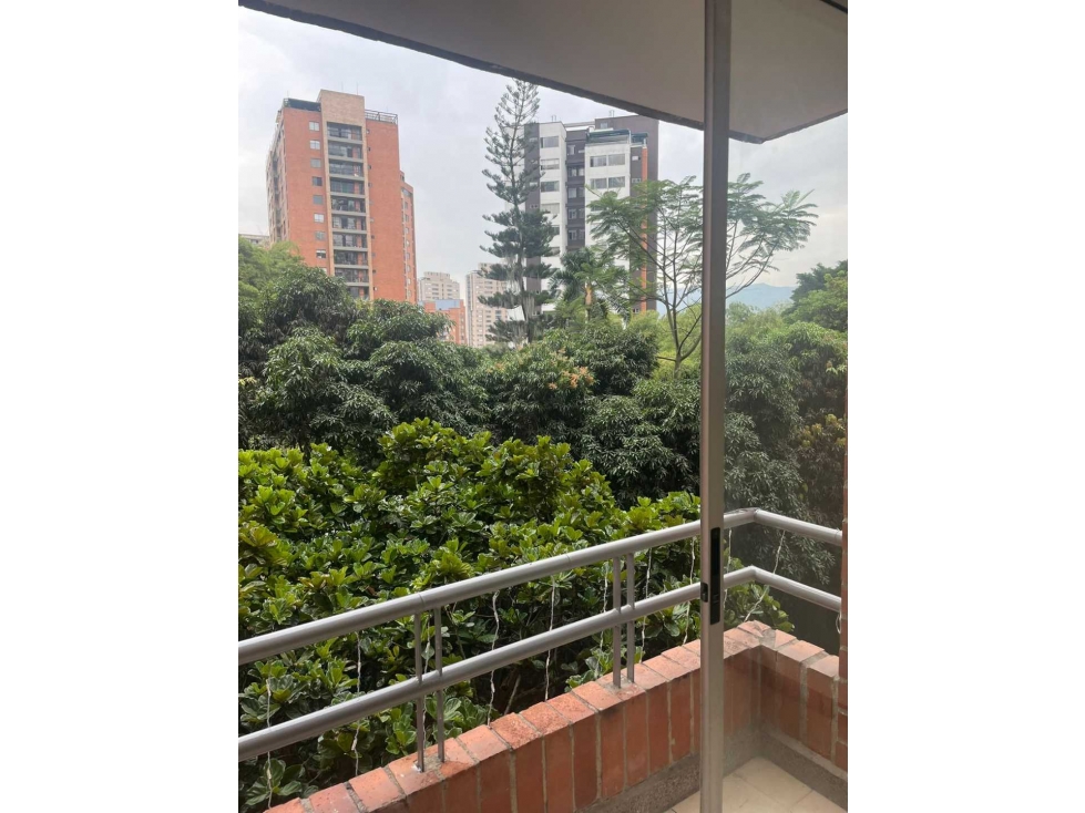 VENDO APARTAMENTO EN EL POBLADO, LOMA DE SAN JULIAN