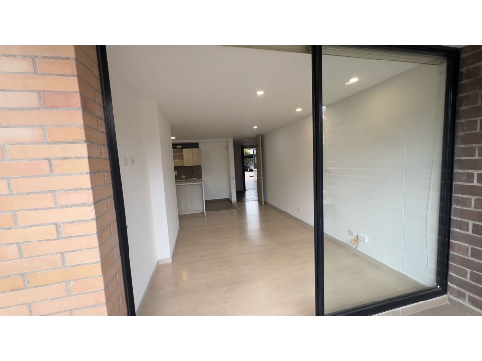 VENDO APARTAMENTO EN EL RETIRO, EDIFICIO RETIRO VERDE, PRIMER PISO