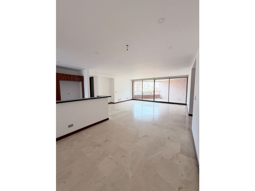 VENDO APARTAMENTO EN EL SECTOR LA TOMATERA, EL POBLADO 189M2 PISO ALTO — foto 2