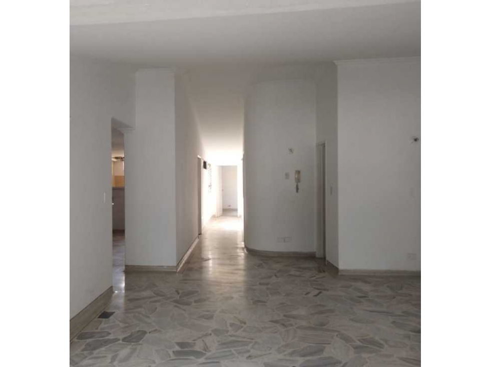 Vendo apartamento en el sur de cali barrio tequendama avenida Roosevel — foto 2