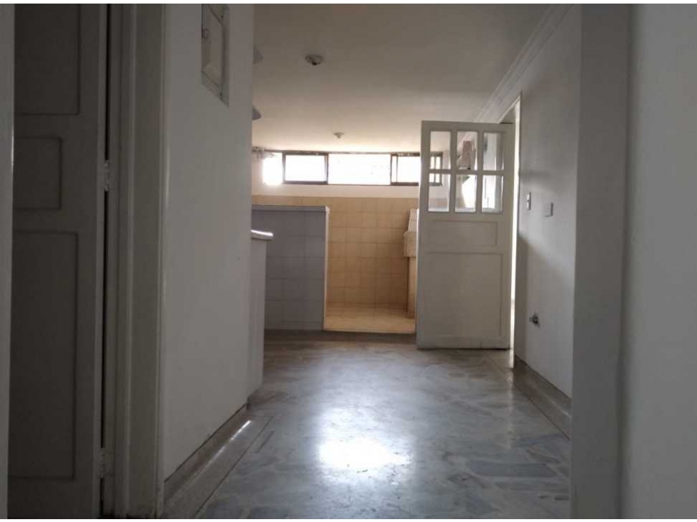 Vendo apartamento en el sur de cali barrio tequendama avenida Roosevel — foto 3