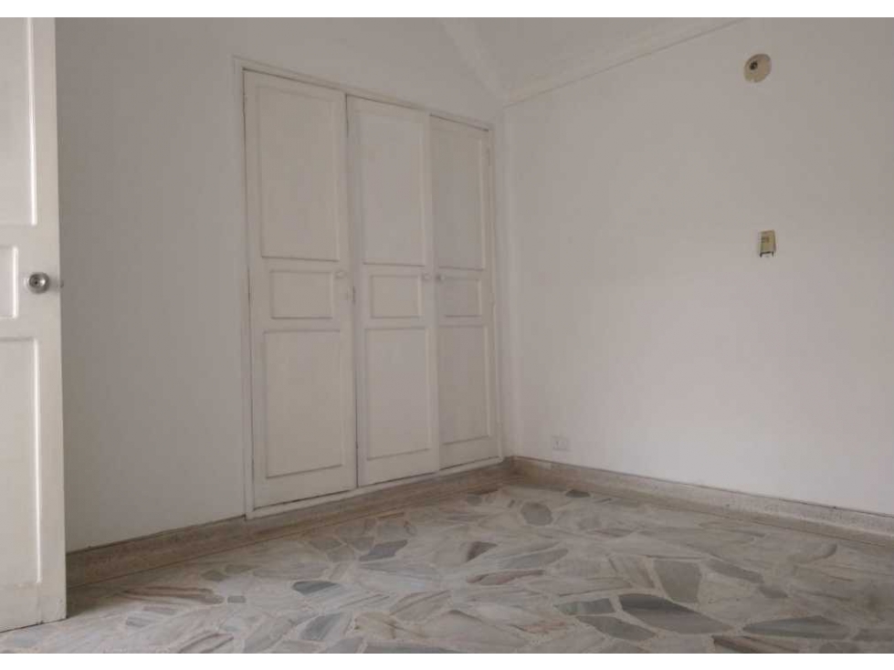 Vendo apartamento en el sur de cali barrio tequendama avenida Roosevel — foto 4