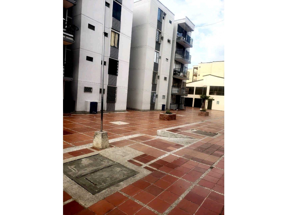 Vendo apartamento en el sur de cali barrio napoles segundo piso — foto 2