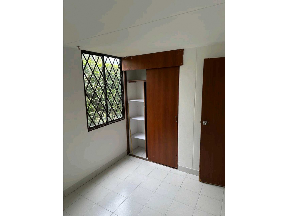 Vendo apartamento en el sur de cali barrio napoles segundo piso — foto 5