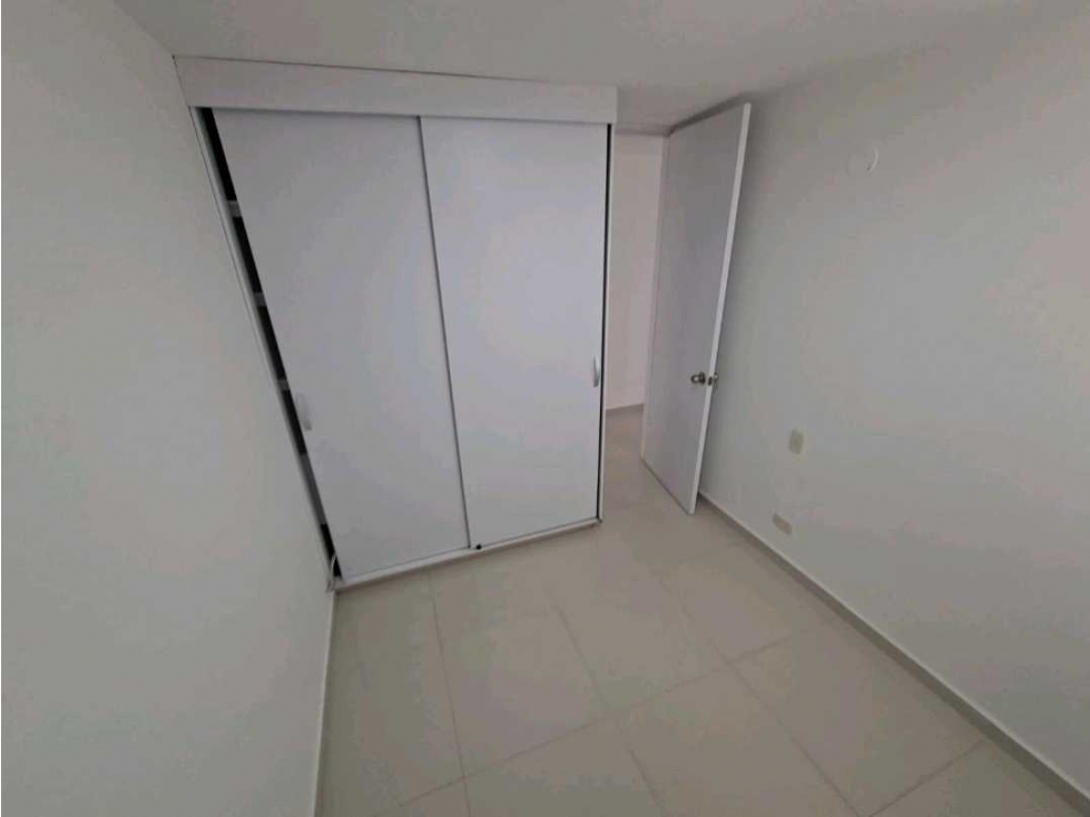 Vendo apartamento en el sur de cali barrio bochalema unidad cerrada — foto 5
