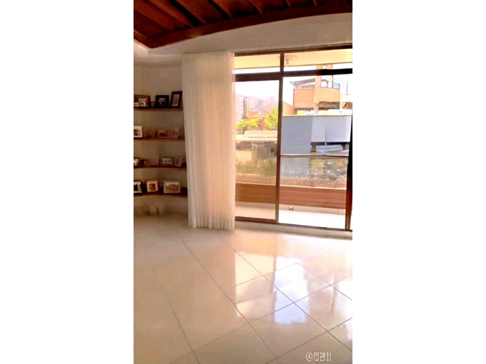 VENDO APARTAMENTO EN ENVIGADO AV. VEGAS EDIFICIO CON PQ Y ÚT