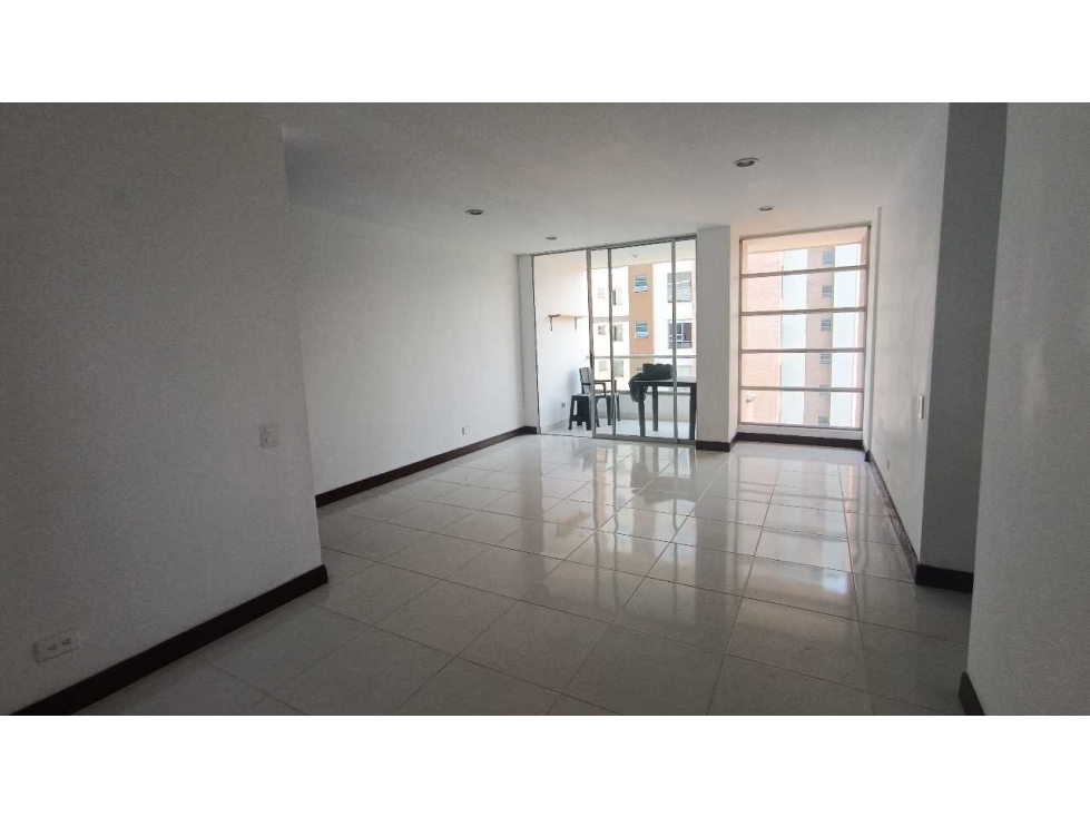 VENDO APARTAMENTO EN ENVIGADO EL ESMERALDAL CON VISTA PANORAMICA — foto 2