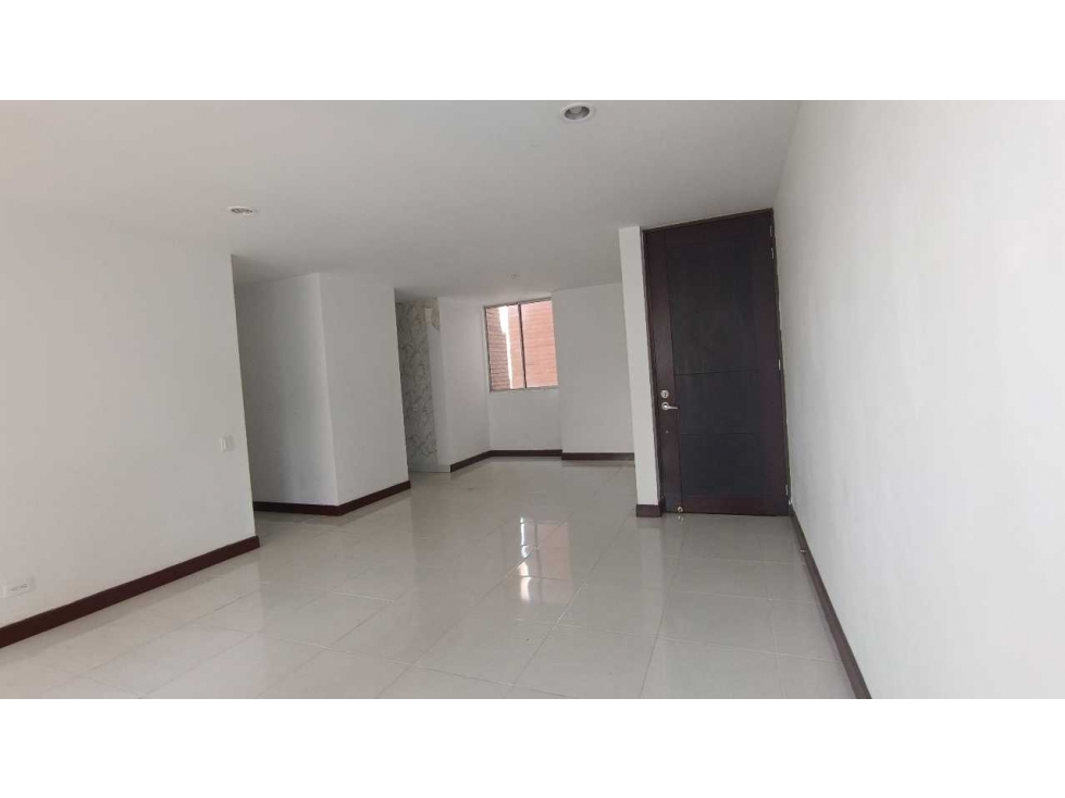 VENDO APARTAMENTO EN ENVIGADO EL ESMERALDAL CON VISTA PANORAMICA — foto 3