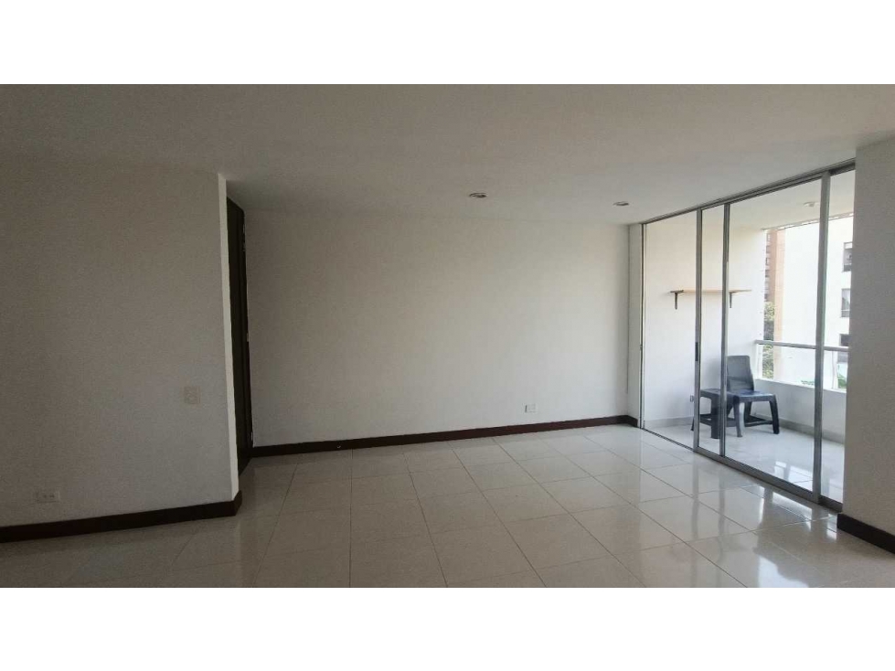 VENDO APARTAMENTO EN ENVIGADO EL ESMERALDAL CON VISTA PANORAMICA — foto 4