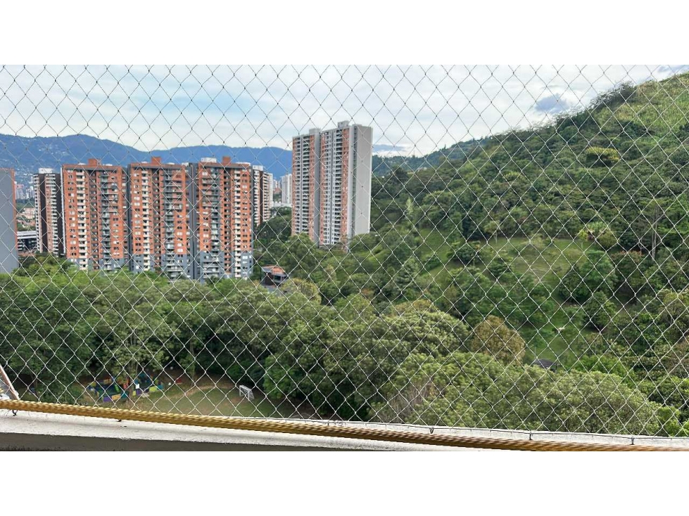 VENDO APARTAMENTO EN LA LOMA DE LOS BERNAL