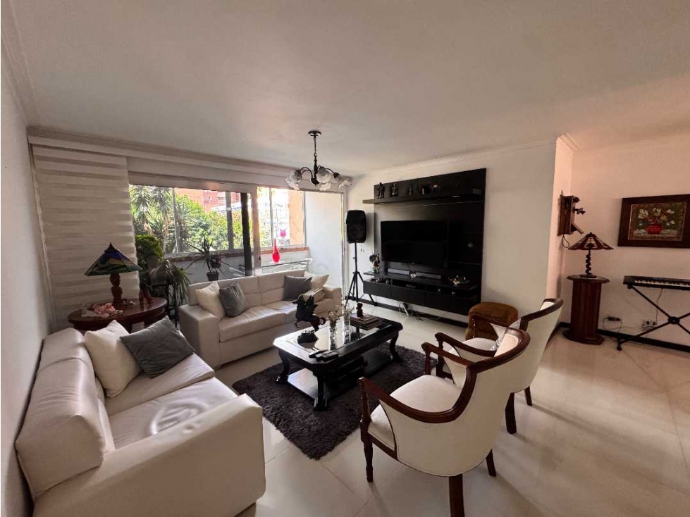 VENDO APARTAMENTO EN LAURELES, AV NUTIBARA