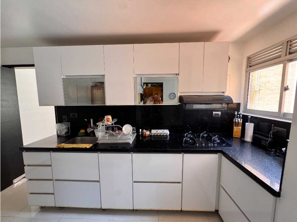 VENDO APARTAMENTO EN LAURELES, AV NUTIBARA — foto 3