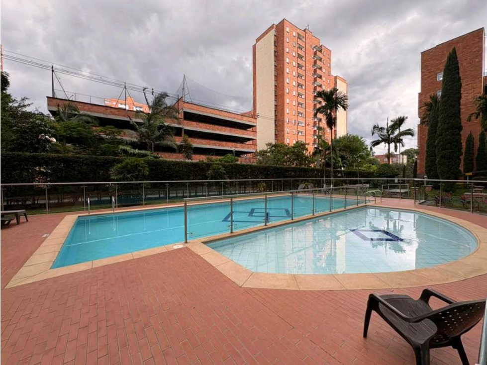 VENDO APARTAMENTO AMPLIO EN LOS COLORES ESTADIO