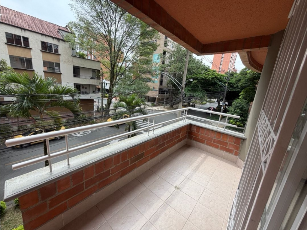 VENDO APARTAMENTO EN MEDELLÍN CONQUISTADORES CON PATIO